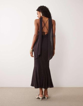 Asos Vestito con spalline sottili e scollo profondo taglio sbieco color cioccolato con godet e foulard-Marrone