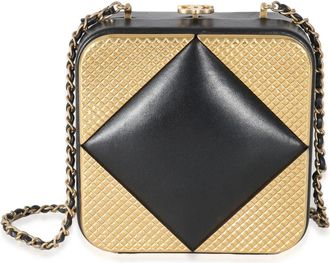 Chanel 2021-2022 metal-panelling leather-and-chain clutch - women - Lambskin - One Size - Black