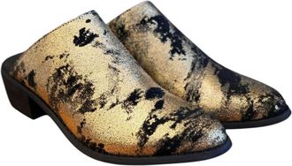 Very Volatile Womens Moonstruck Mules In Gold