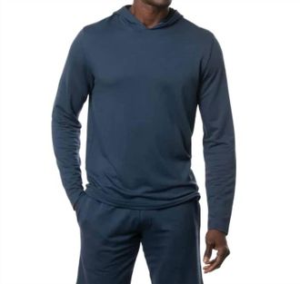 Travis Mathew Cloud Light Pullover Sweater In Insignia