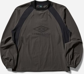 Umbro Men s Lasered Nylon Crewneck Top Grey / Black
