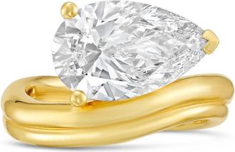 Diana M. Jewels 18kt Yellow Gold Lab grown 8.00 ct pear cut diamond ring with a wavy band