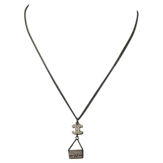 Chanel Chanel 2003 CC Geplakte Emaille Flap Tas Hanger Ketting in Goud Metaal