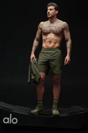 Alo | 7 Repetition Short in Green Olive, Size: Small
