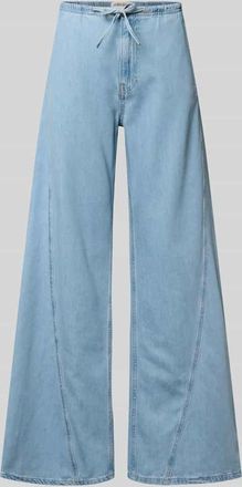 Guess Low Rise Jogpants mit weitem Bein in Hellblau, Gr&ouml;&szlig;e 25/32