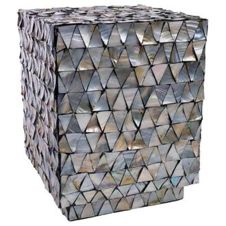 Wanderlust Deco Taburete de madera y madreperla gris 35x35x45h cm