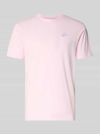 Nike T-Shirt mit Label-Stitching in Hellrosa, Gr&ouml;&szlig;e XXL