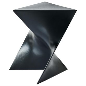 Beliani Beliani - Mesa Auxiliar De Pl&aacute;stico Tringular Negro Pecos