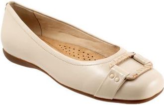 Trotters Sizzle Signature Flat - Multiple Widths Available in Ivory at Nordstrom, Size 10.5
