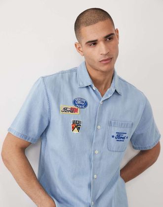 Abercrombie & Fitch Camicia a maniche corte azzurra con grafiche ispirate ai motori-Blu