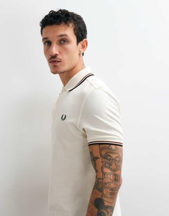Fred Perry polo con doppio bordo in &eacute;cru con profili verdi e bordeaux-Bianco