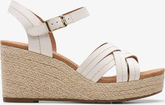 Clarks Sabina Straps Crème Leer Sandalen