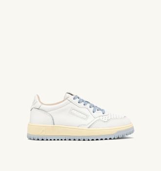 Autry GOLF LOW SNEAKERS IN WHITE AND PEARL BLUE LEATHER