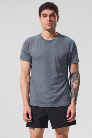 Alo | Triumph Raglan T-Shirt in Steel Grey, Size: Medium