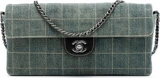 Chanel Borsa a spalla CC Chocolate Bar East West in pelle di agnello con battente 2000-2002 - Blu