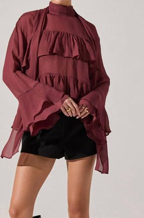 Astr Fae Tiered Ruffle Top In Wine