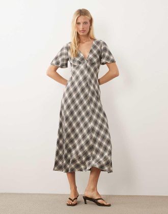 Nobody's Child Rowena - Vestito midi spazzolato marrone a quadri con scollo a V e maniche con volant