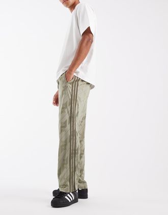 adidas Originals Firebird - Pantaloni sportivi kaki con monogramma-Verde