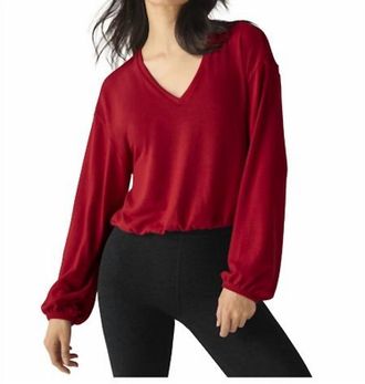 Beyond Yoga Soft Spoken Cropped Pullover In Ruby Red