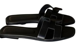 Herm&egrave;s Black Leather Oran Sandals Size 38.5