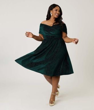 Unique Vintage Plus Size Shirred Off Shoulder Swing Dress in Emerald at Nordstrom, Size 3X
