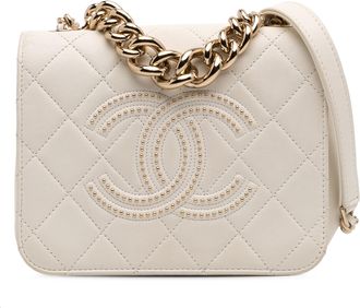 Chanel Pre-owned Womens Quilted Shoulder Bag Studded Logo - Cream
