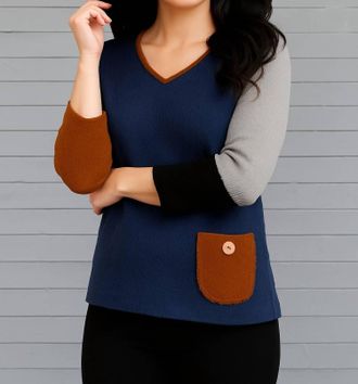 French Kyss V-Neck Sweater In Navy Multi