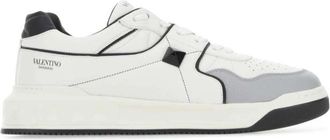 Valentino Garavani One Stud Low-Top Sneaker - Heren - Sneakers - Wit - 45 EU - Leer - Schoenen