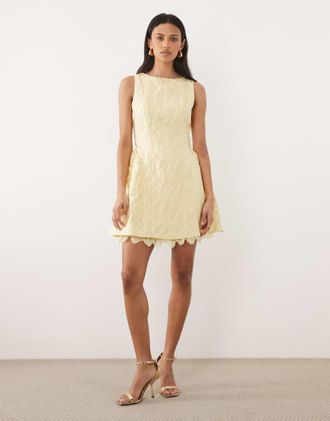 Sister Jane Sister Jane - Vestito corto con sottogonna voluminoso in pizzo jacquard giallo burro con scollo a barchetta-Blu