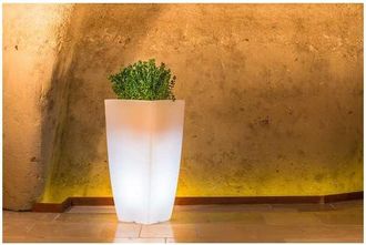 Monacis Maceta Luminosa Cuadrada Mod. Agave 33x33 Cm H 70 Con Led Multicolor Con Bater&iacute;a