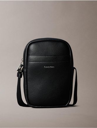 Calvin Klein Mens Hardware Logo Slim Reporter Bag - Black