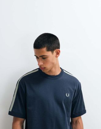 Fred Perry T-shirt in mesh bicolore con nastro, blu airforce scuro