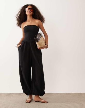 Abercrombie & Fitch Tuta jumpsuit senza spalline a punto smock con gamba a palloncino nera-Nero