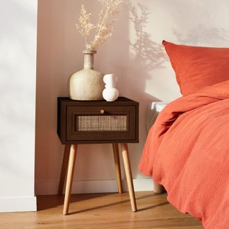 Sweeek Mesita de noche escandinava efecto madera y ca&ntilde;a con 1 caj&oacute;n, madera