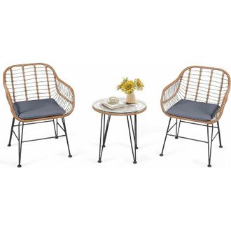 Costway Mobili da Esterno in Vimini con Tavolo Rotondo in Vetro Temperato e 2 Poltrone in Rattan e Cuscini Morbidi, Tavolo e Sedie Moderni per Veranda