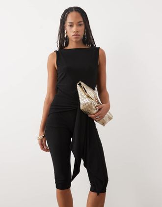 Asos tuta jumpsuit capri con scollo a barchetta e fusciacca nera-Nero