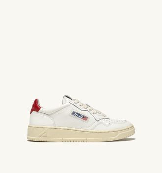 Autry MEDALIST LOW SNEAKERS IN WHITE AND RED LEATHER