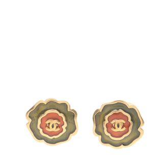 Chanel Tweedehands Emaille Camellia CC Stud Push Back Oorbellen