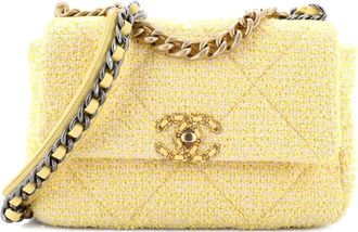 Chanel 19 Flap Bag Quilted Tweed Medium crossbody bag - Geel
