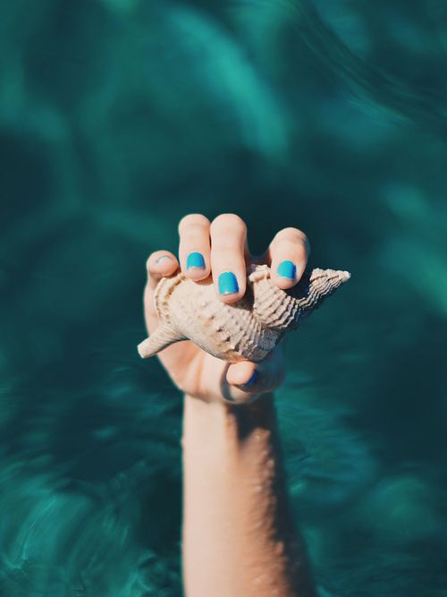 Shellac Überblick: Was ist Shellac ✓ Haltbarkeit & Kosten ✓ Vor- & Nachteile ✓ Shellac im Studio & zu Hause entfernen ✓ Starter Kit ✓ – Alle Infos hier »