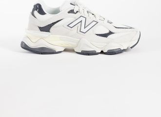 New Balance 9060 sneakers in bianco sporco e grigio