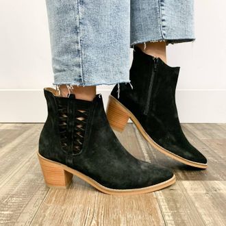 Bueno Womens Veronika Ankle Boot In Black Suede
