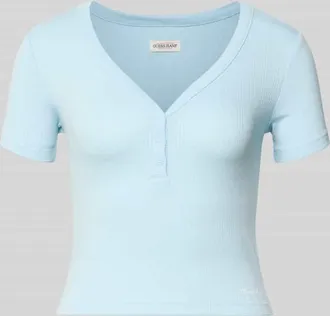 Guess Cropped T-Shirt mit V-Ausschnitt und Knopfleiste in Hellblau, Gr&ouml;&szlig;e XS