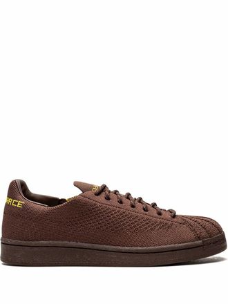 adidas Sneakers adidas x Pharrell Superstar Primeknit - Marrone