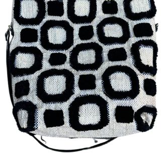 En Shalla Womens Embroidery Crossbody Bag In Black