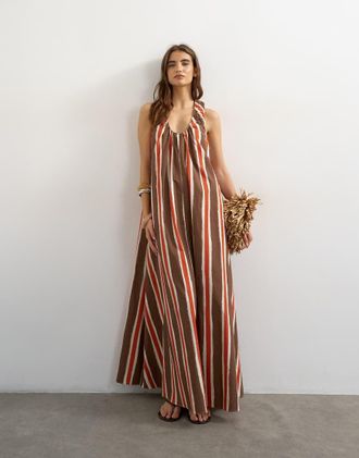 Topshop Prendisole lungo in popeline di cotone color cioccolato e rosso a righe con scollo arricciato-Marrone