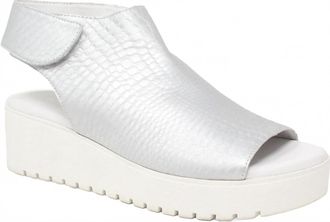 Django & Juliette Womens Olson Sandal In Matte Silver-White Sole Crocodile Leather