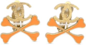 Chanel 2003 bones CC-logo clip-on earrings - women - Gold Plated - One Size