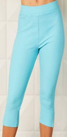 French Kyss Essential Capri Pull-On Pant In Turquoise