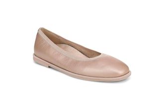 Vionic Womens Caroll 2.0 Ballet Flat In Rugby Tan